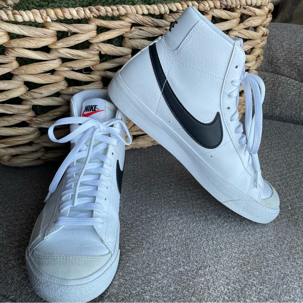 Nike Blazer Mid '77 Hightops Youth Size 7 EUC White/Black - Picture 2 of 15